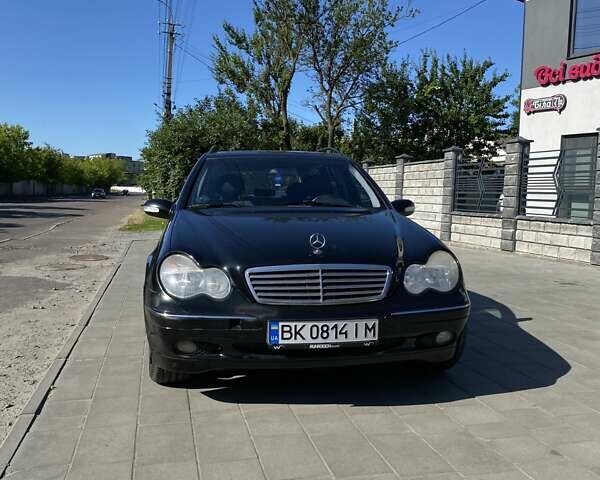 Чорний Мерседес Ц-Клас, об'ємом двигуна 1.8 л та пробігом 250 тис. км за 4000 $, фото 29 на Automoto.ua
