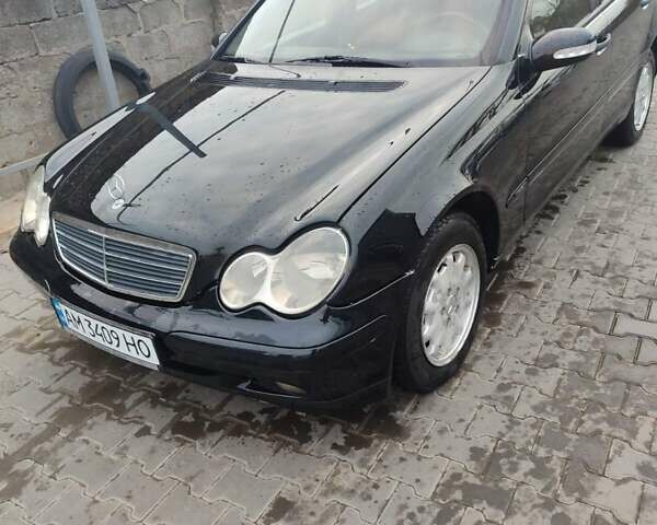 Чорний Мерседес Ц-Клас, об'ємом двигуна 2.2 л та пробігом 322 тис. км за 5500 $, фото 1 на Automoto.ua