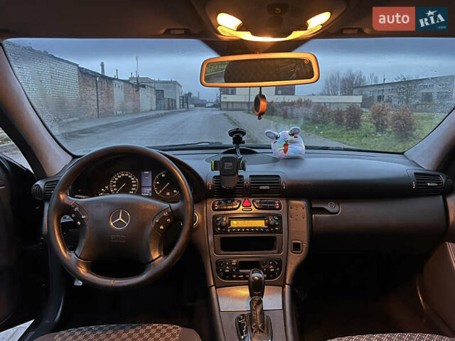 Чорний Мерседес Ц-Клас, об'ємом двигуна 2.69 л та пробігом 360 тис. км за 3750 $, фото 12 на Automoto.ua