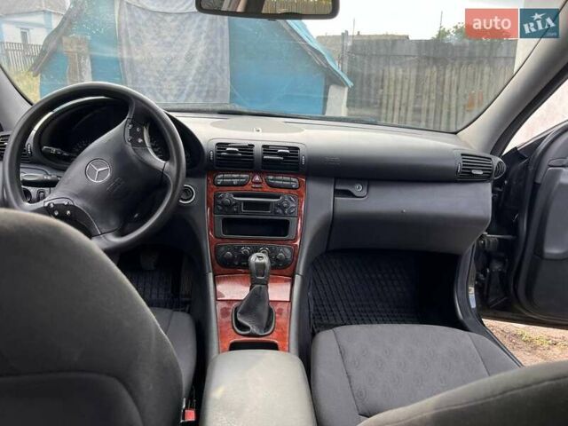 Чорний Мерседес Ц-Клас, об'ємом двигуна 2.2 л та пробігом 399 тис. км за 3000 $, фото 16 на Automoto.ua