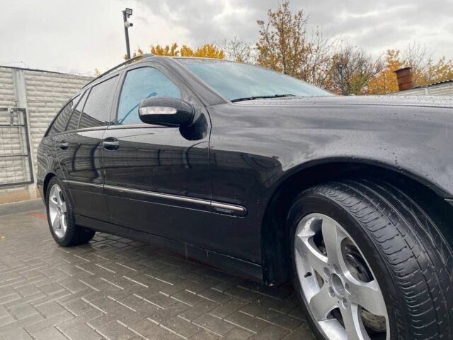 Черный Мерседес Ц-Класс, объемом двигателя 2.7 л и пробегом 300 тыс. км за 5300 $, фото 4 на Automoto.ua