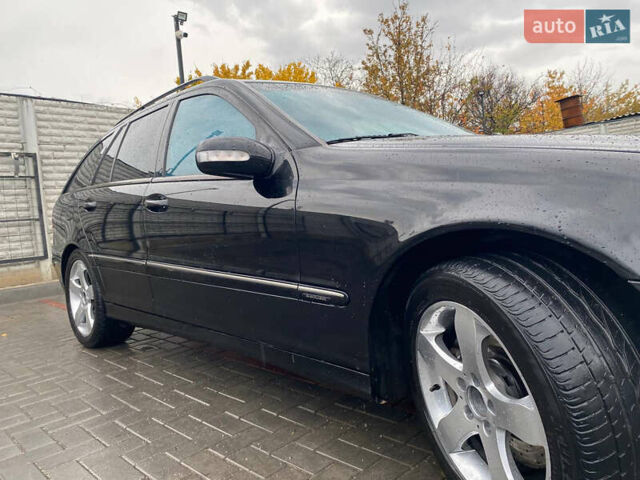 Черный Мерседес Ц-Класс, объемом двигателя 2.69 л и пробегом 275 тыс. км за 4800 $, фото 4 на Automoto.ua
