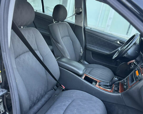 Чорний Мерседес Ц-Клас, об'ємом двигуна 2.15 л та пробігом 380 тис. км за 2950 $, фото 8 на Automoto.ua