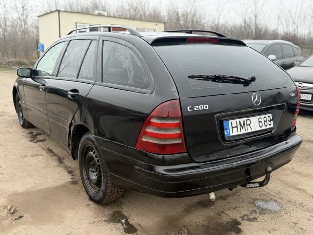 Черный Мерседес Ц-Класс, объемом двигателя 2.2 л и пробегом 350 тыс. км за 1325 $, фото 3 на Automoto.ua
