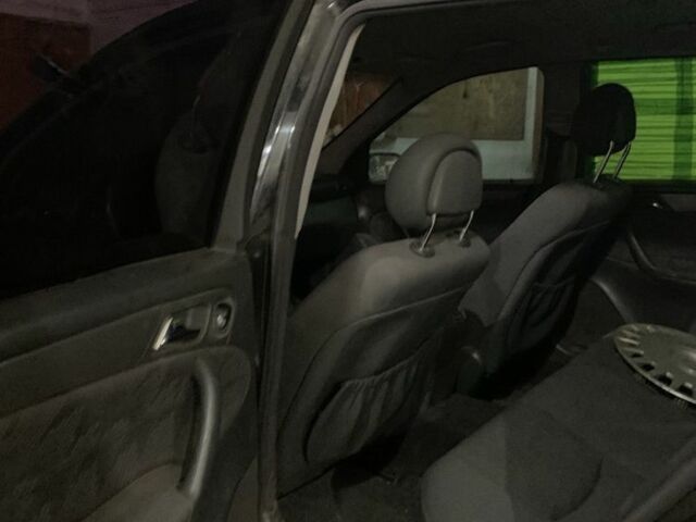 Чорний Мерседес Ц-Клас, об'ємом двигуна 2.2 л та пробігом 777 тис. км за 900 $, фото 2 на Automoto.ua