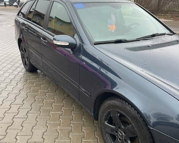 Чорний Мерседес Ц-Клас, об'ємом двигуна 2.2 л та пробігом 200 тис. км за 4200 $, фото 4 на Automoto.ua