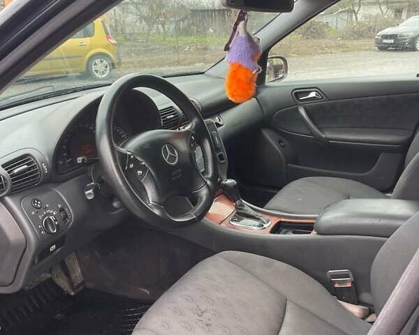 Чорний Мерседес Ц-Клас, об'ємом двигуна 2.2 л та пробігом 200 тис. км за 4200 $, фото 11 на Automoto.ua