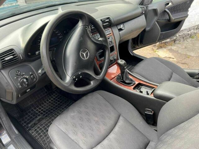 Черный Мерседес Ц-Класс, объемом двигателя 2.1 л и пробегом 399 тыс. км за 3750 $, фото 8 на Automoto.ua