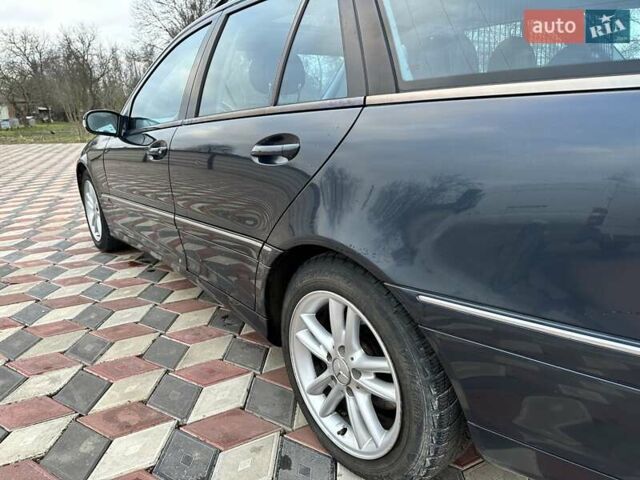 Черный Мерседес Ц-Класс, объемом двигателя 1.8 л и пробегом 385 тыс. км за 3950 $, фото 16 на Automoto.ua