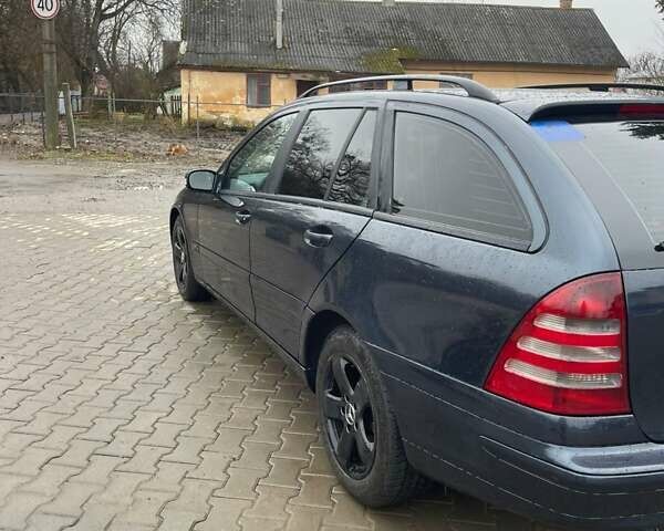 Чорний Мерседес Ц-Клас, об'ємом двигуна 2.2 л та пробігом 200 тис. км за 4200 $, фото 6 на Automoto.ua