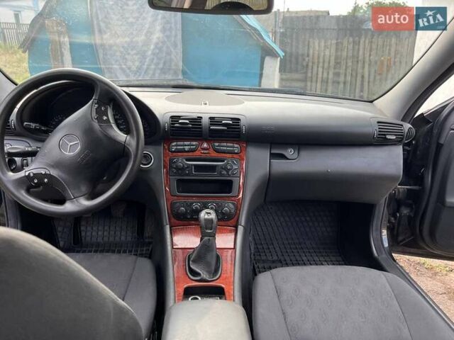 Чорний Мерседес Ц-Клас, об'ємом двигуна 2.2 л та пробігом 399 тис. км за 3000 $, фото 12 на Automoto.ua