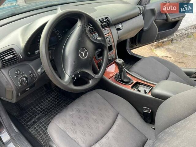 Чорний Мерседес Ц-Клас, об'ємом двигуна 2.2 л та пробігом 399 тис. км за 3000 $, фото 11 на Automoto.ua