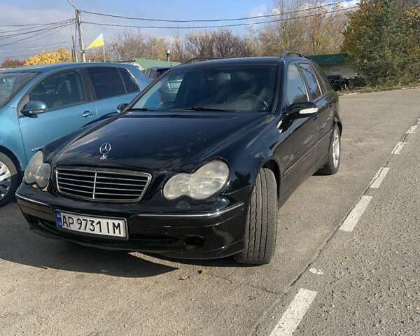 Черный Мерседес Ц-Класс, объемом двигателя 2.69 л и пробегом 275 тыс. км за 4800 $, фото 1 на Automoto.ua