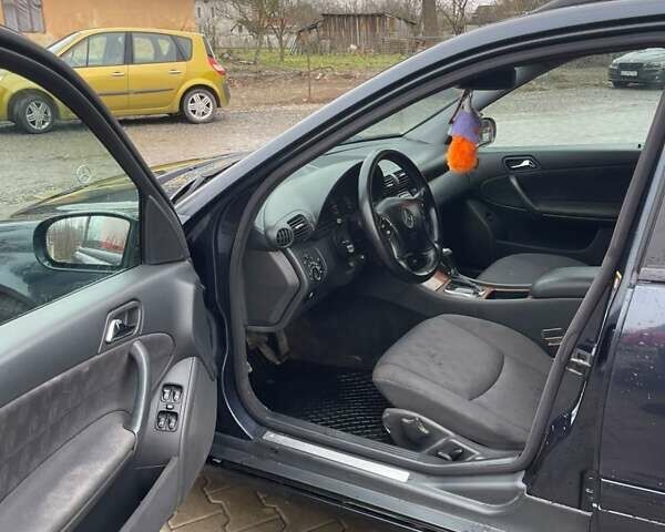 Чорний Мерседес Ц-Клас, об'ємом двигуна 2.2 л та пробігом 200 тис. км за 4200 $, фото 10 на Automoto.ua