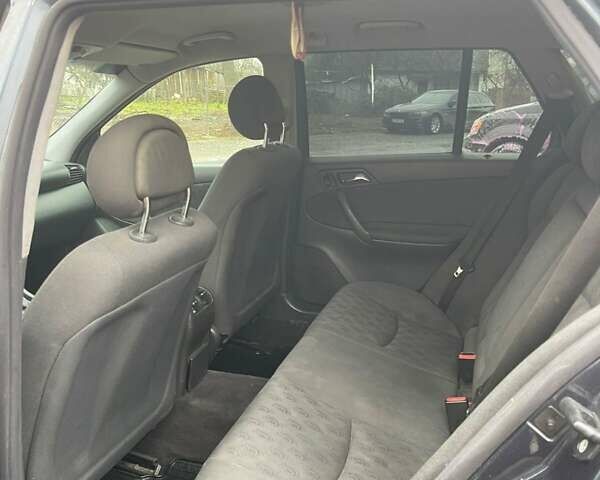 Чорний Мерседес Ц-Клас, об'ємом двигуна 2.2 л та пробігом 200 тис. км за 4200 $, фото 16 на Automoto.ua