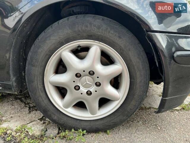 Чорний Мерседес Ц-Клас, об'ємом двигуна 2.2 л та пробігом 399 тис. км за 3000 $, фото 39 на Automoto.ua