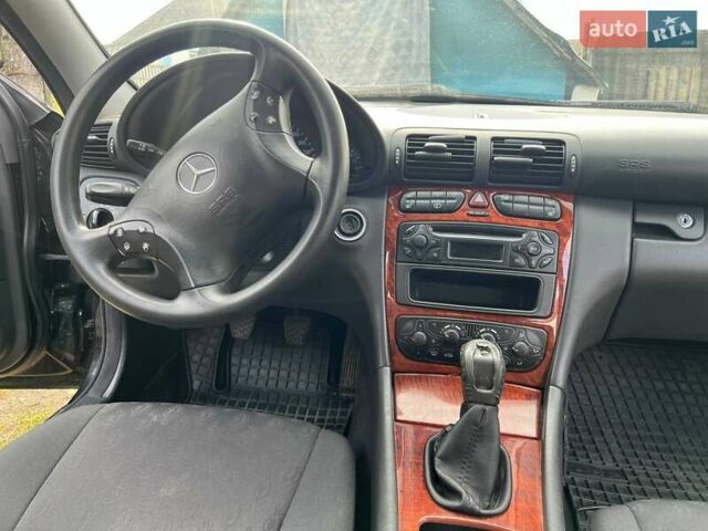 Чорний Мерседес Ц-Клас, об'ємом двигуна 2.2 л та пробігом 399 тис. км за 3000 $, фото 13 на Automoto.ua