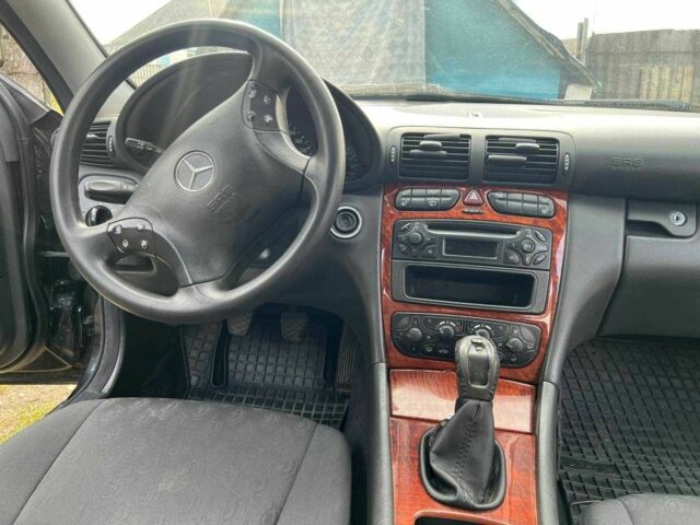 Черный Мерседес Ц-Класс, объемом двигателя 2.1 л и пробегом 399 тыс. км за 3750 $, фото 11 на Automoto.ua