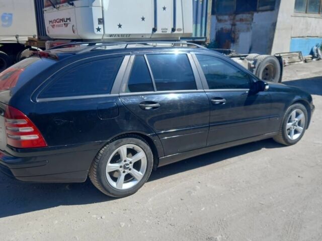 Черный Мерседес Ц-Класс, объемом двигателя 2.7 л и пробегом 400 тыс. км за 5000 $, фото 3 на Automoto.ua