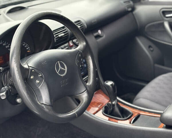 Черный Мерседес Ц-Класс, объемом двигателя 1.8 л и пробегом 165 тыс. км за 3999 $, фото 8 на Automoto.ua