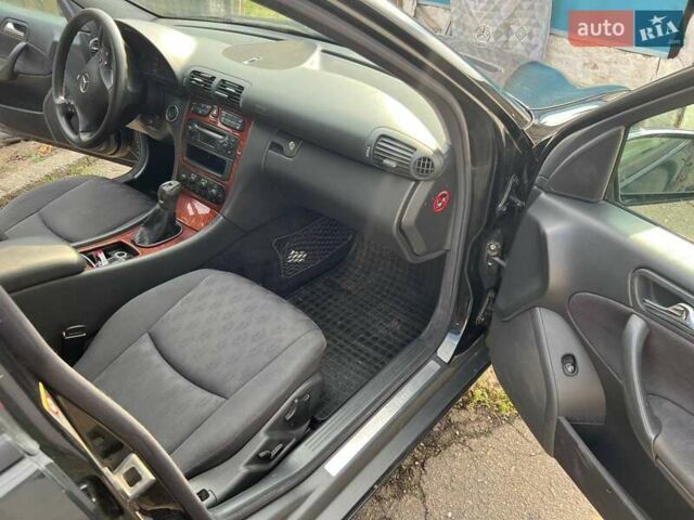 Чорний Мерседес Ц-Клас, об'ємом двигуна 2.2 л та пробігом 399 тис. км за 3000 $, фото 27 на Automoto.ua