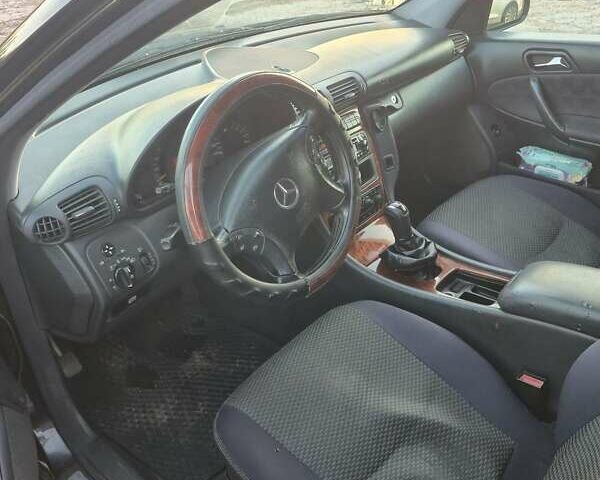 Черный Мерседес Ц-Класс, объемом двигателя 1.8 л и пробегом 355 тыс. км за 4000 $, фото 10 на Automoto.ua