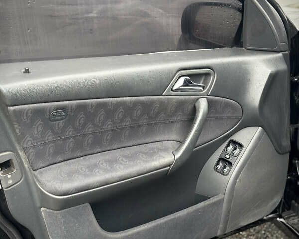 Черный Мерседес Ц-Класс, объемом двигателя 1.8 л и пробегом 165 тыс. км за 3999 $, фото 12 на Automoto.ua