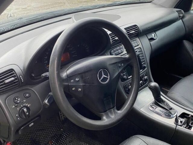 Черный Мерседес Ц-Класс, объемом двигателя 2.7 л и пробегом 300 тыс. км за 5300 $, фото 6 на Automoto.ua