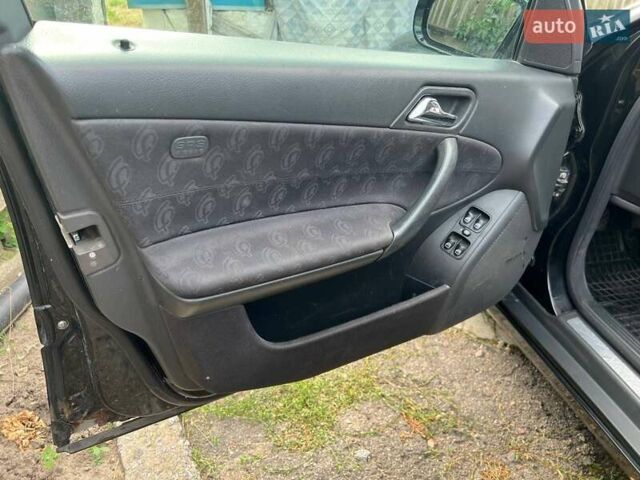 Чорний Мерседес Ц-Клас, об'ємом двигуна 2.2 л та пробігом 399 тис. км за 3000 $, фото 35 на Automoto.ua