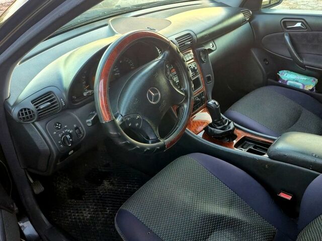 Чорний Мерседес Ц-Клас, об'ємом двигуна 1.8 л та пробігом 350 тис. км за 3800 $, фото 1 на Automoto.ua