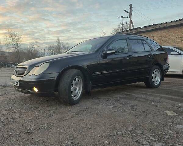 Черный Мерседес Ц-Класс, объемом двигателя 1.8 л и пробегом 355 тыс. км за 4000 $, фото 3 на Automoto.ua