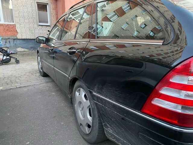 Черный Мерседес Ц-Класс, объемом двигателя 1.8 л и пробегом 244 тыс. км за 7000 $, фото 8 на Automoto.ua