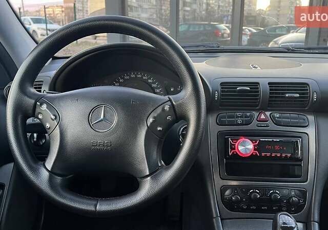 Чорний Мерседес Ц-Клас, об'ємом двигуна 1.8 л та пробігом 216 тис. км за 5490 $, фото 13 на Automoto.ua