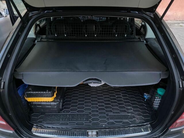 Черный Мерседес Ц-Класс, объемом двигателя 1.8 л и пробегом 244 тыс. км за 7000 $, фото 1 на Automoto.ua