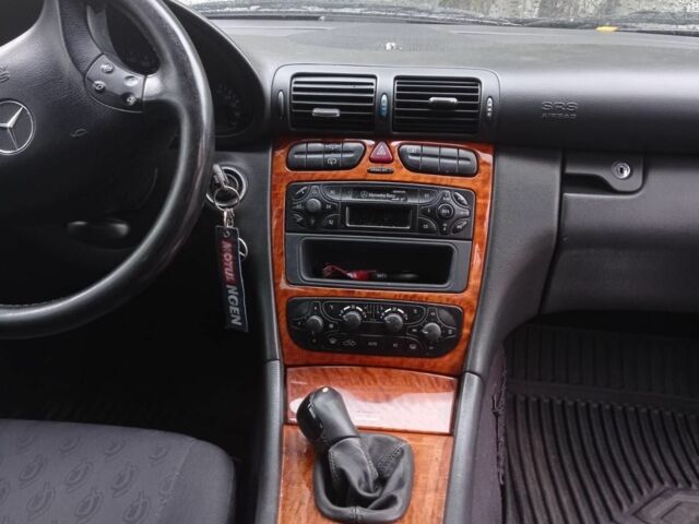 Мерседес Ц-Клас 2004 у Луцьку на Automoto.ua Чорний Мерседес Ц-Клас, об'ємом двигуна 2 л та пробігом 260 тис. км за 500 $, фото 1 на Automoto.ua