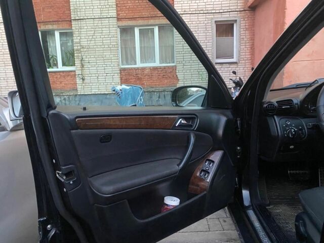 Черный Мерседес Ц-Класс, объемом двигателя 1.8 л и пробегом 244 тыс. км за 7000 $, фото 11 на Automoto.ua