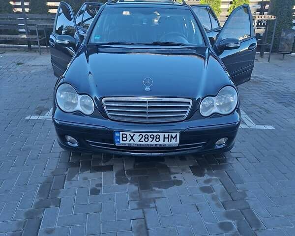 Черный Мерседес Ц-Класс, объемом двигателя 1.8 л и пробегом 300 тыс. км за 6200 $, фото 6 на Automoto.ua