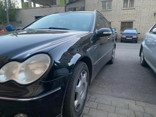 Черный Мерседес Ц-Класс, объемом двигателя 1.8 л и пробегом 244 тыс. км за 7000 $, фото 2 на Automoto.ua