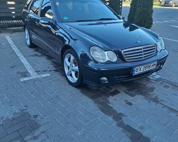 Черный Мерседес Ц-Класс, объемом двигателя 1.8 л и пробегом 300 тыс. км за 6200 $, фото 3 на Automoto.ua