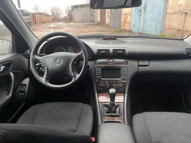 Чорний Мерседес Ц-Клас, об'ємом двигуна 2.2 л та пробігом 370 тис. км за 2800 $, фото 4 на Automoto.ua