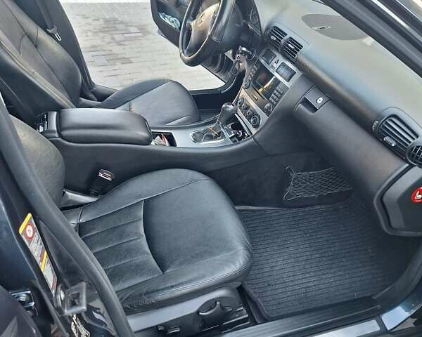 Черный Мерседес Ц-Класс, объемом двигателя 1.8 л и пробегом 300 тыс. км за 6200 $, фото 18 на Automoto.ua