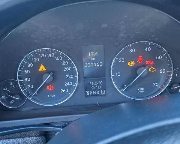 Черный Мерседес Ц-Класс, объемом двигателя 1.8 л и пробегом 300 тыс. км за 6200 $, фото 13 на Automoto.ua