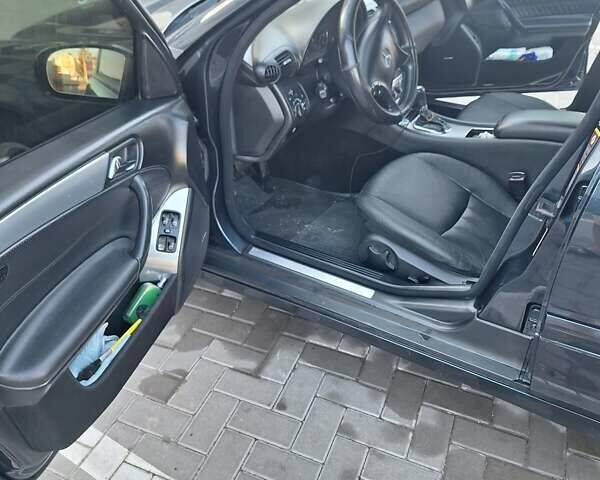 Черный Мерседес Ц-Класс, объемом двигателя 1.8 л и пробегом 300 тыс. км за 6200 $, фото 12 на Automoto.ua