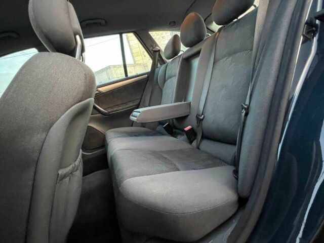 Чорний Мерседес Ц-Клас, об'ємом двигуна 0 л та пробігом 216 тис. км за 4790 $, фото 9 на Automoto.ua