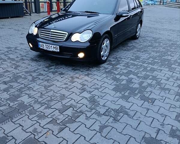 Черный Мерседес Ц-Класс, объемом двигателя 2.2 л и пробегом 302 тыс. км за 3500 $, фото 7 на Automoto.ua