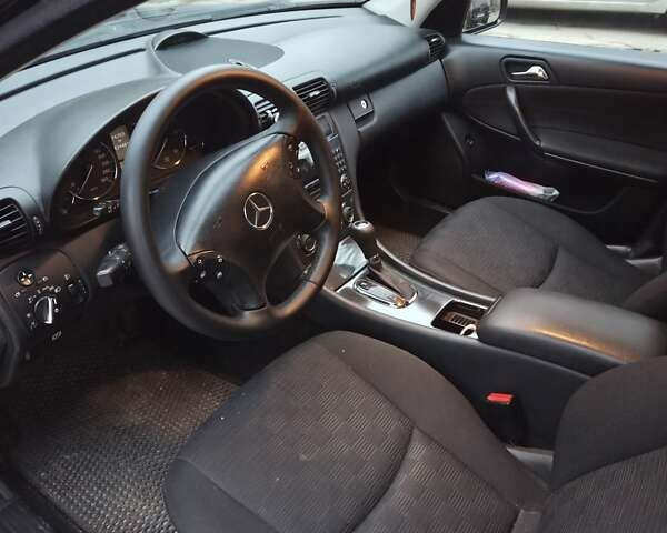 Черный Мерседес Ц-Класс, объемом двигателя 2.15 л и пробегом 415 тыс. км за 5500 $, фото 3 на Automoto.ua