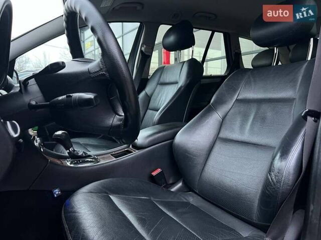 Черный Мерседес Ц-Класс, объемом двигателя 1.8 л и пробегом 294 тыс. км за 6200 $, фото 8 на Automoto.ua