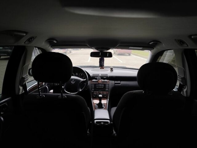 Черный Мерседес Ц-Класс, объемом двигателя 1.8 л и пробегом 252 тыс. км за 5700 $, фото 16 на Automoto.ua