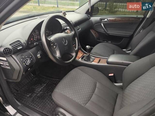 Черный Мерседес Ц-Класс, объемом двигателя 1.8 л и пробегом 252 тыс. км за 5700 $, фото 20 на Automoto.ua