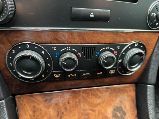 Черный Мерседес Ц-Класс, объемом двигателя 1.8 л и пробегом 252 тыс. км за 5700 $, фото 9 на Automoto.ua